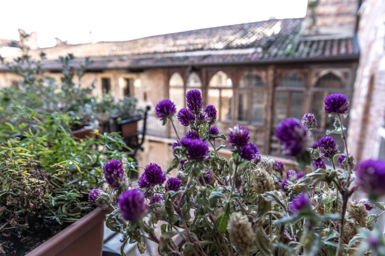 Hotel Relais Balcone Di Giulietta Verona Exterior foto The cloister of the Abbey of Saint-Germain-des-Prés